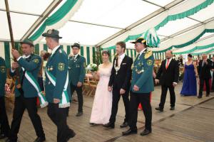 041 einmarsch ins Zelt